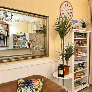 Hostal Explorer Old Town & #don't Be A Tourist, Be An Explorer!